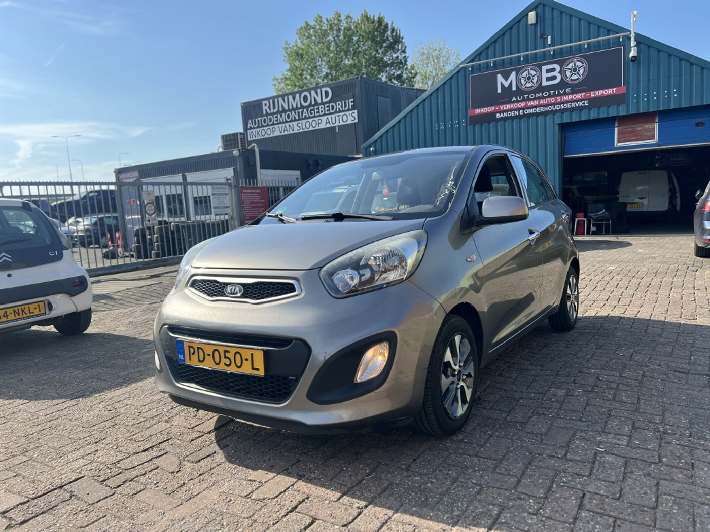 Kia Picanto 1.0 CVVT CARPLAY Airco 2011 - voorkant