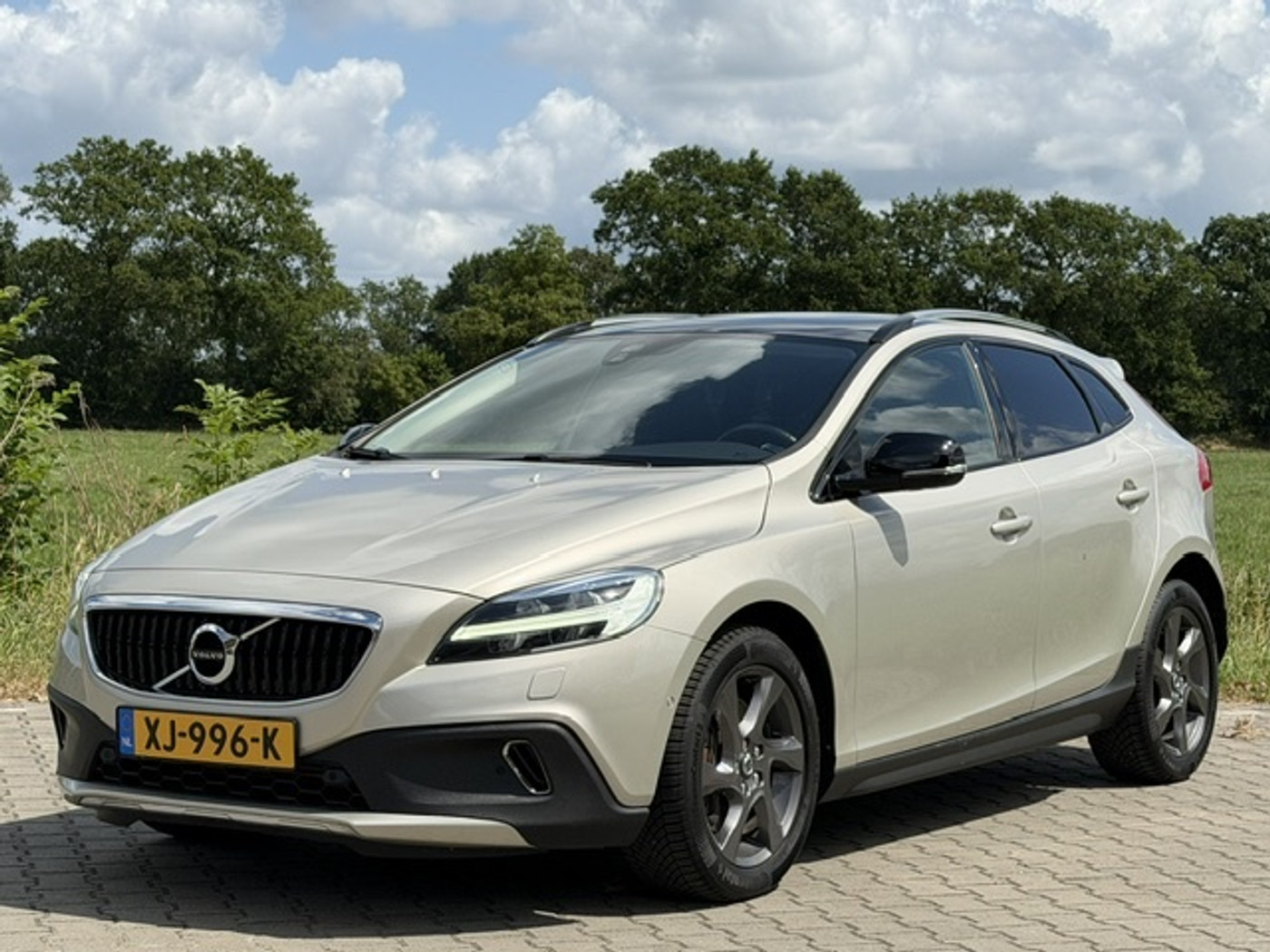 Volvo V40 Cross Country T3 POLAR+ LUXURY AUTOM LEDER BOMVOL EN DE MOOISTE 2019 - voorkant