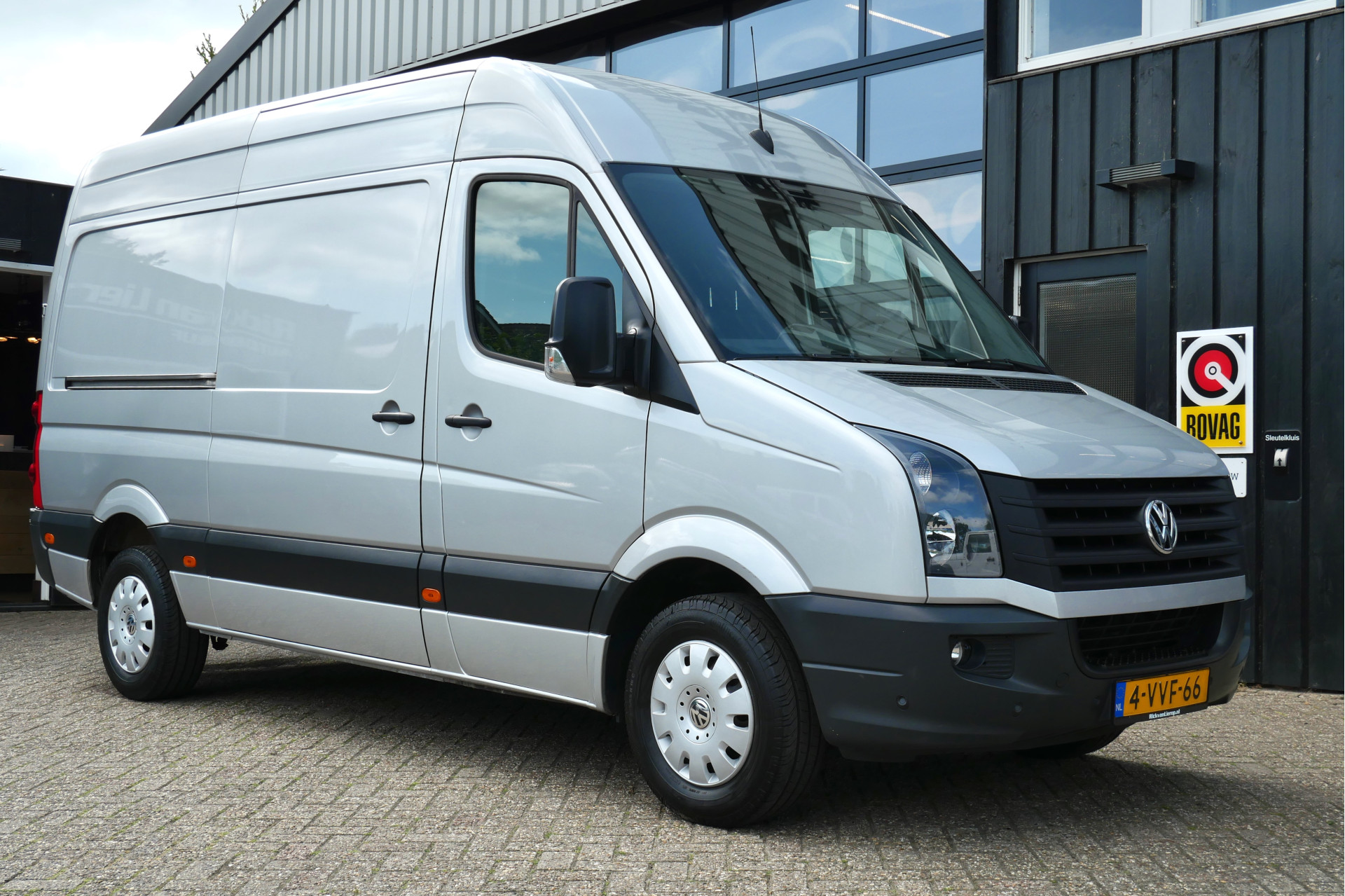 Volkswagen Crafter 32 2.0 TDI L2H2 2012 - voorkant