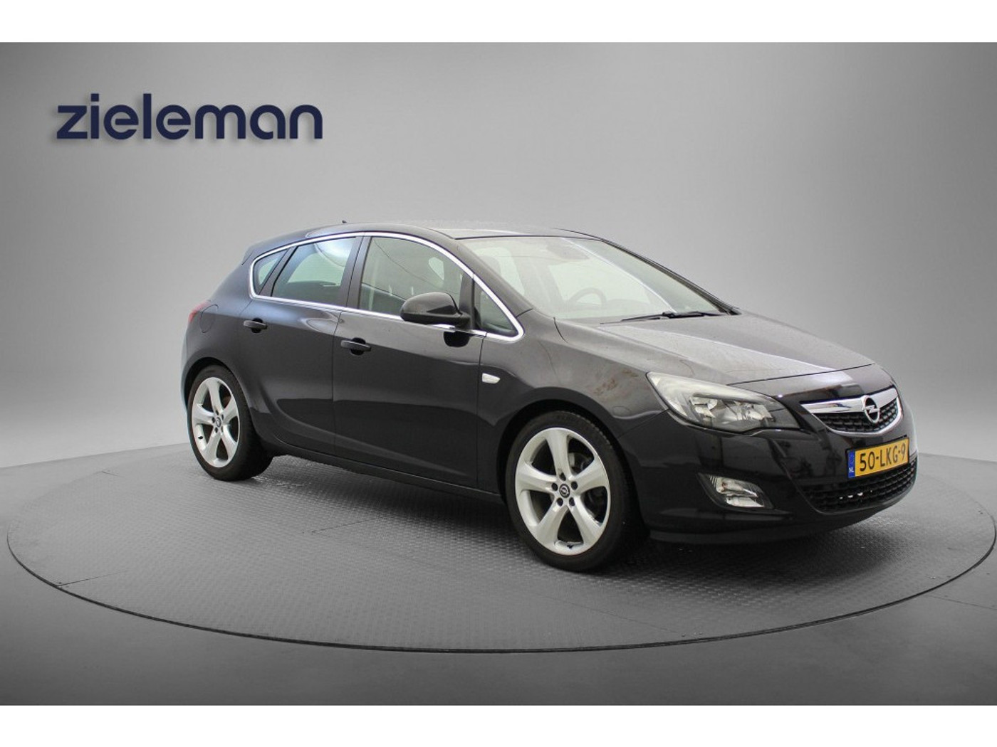 Opel Astra 1.6 Turbo Sport Automaat - Navi, Cruise, Clima, trekhaak 2010 - voorkant