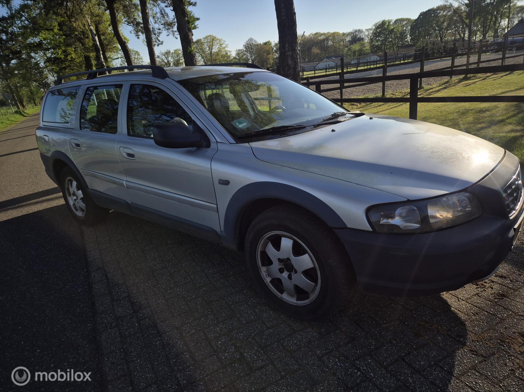 Volvo Xc70 2.5 TURBO 2004 - voorkant