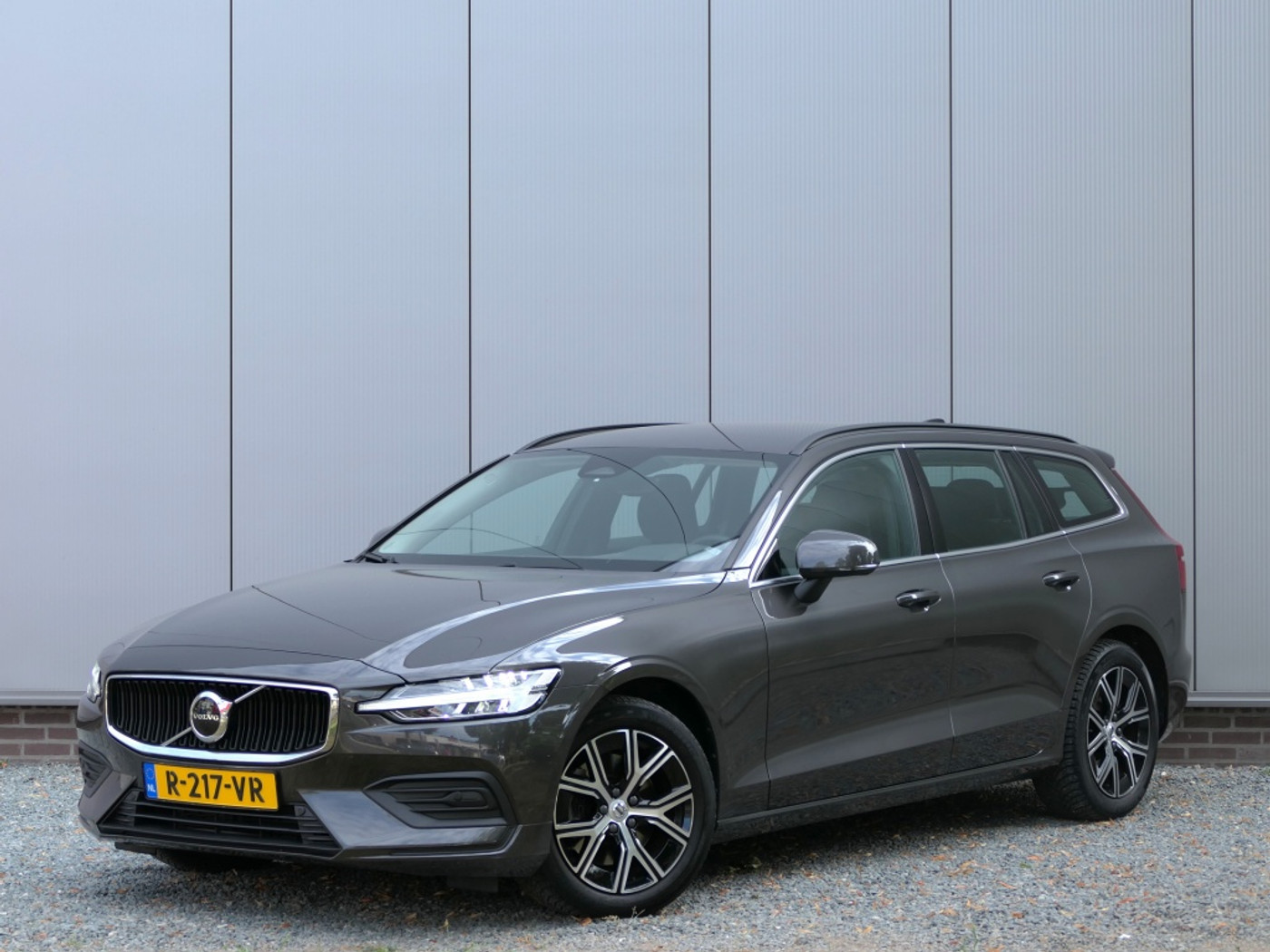 Volvo V60 2.0 B4 Core 12 MND BOVAG-garantie Trekhaak / Pilot Assist / Navi / Elektrische klep 2022 - voorkant