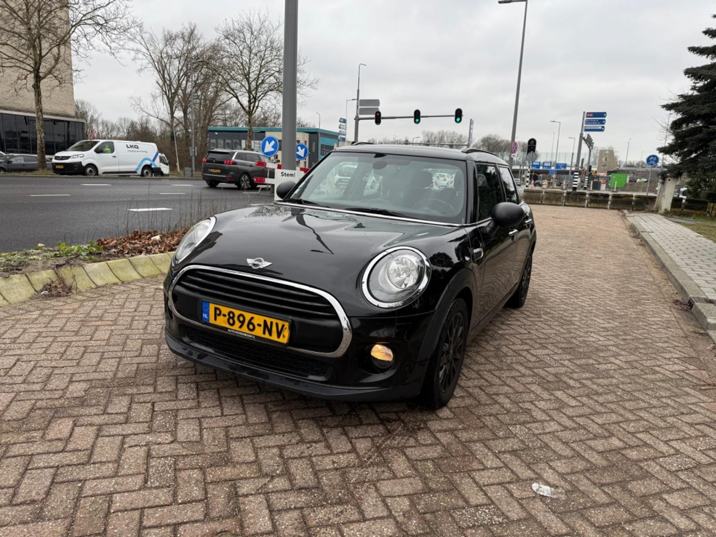 Mini One D 1.5 One D NAVI PDC Chili Bns. 2017 - voorkant