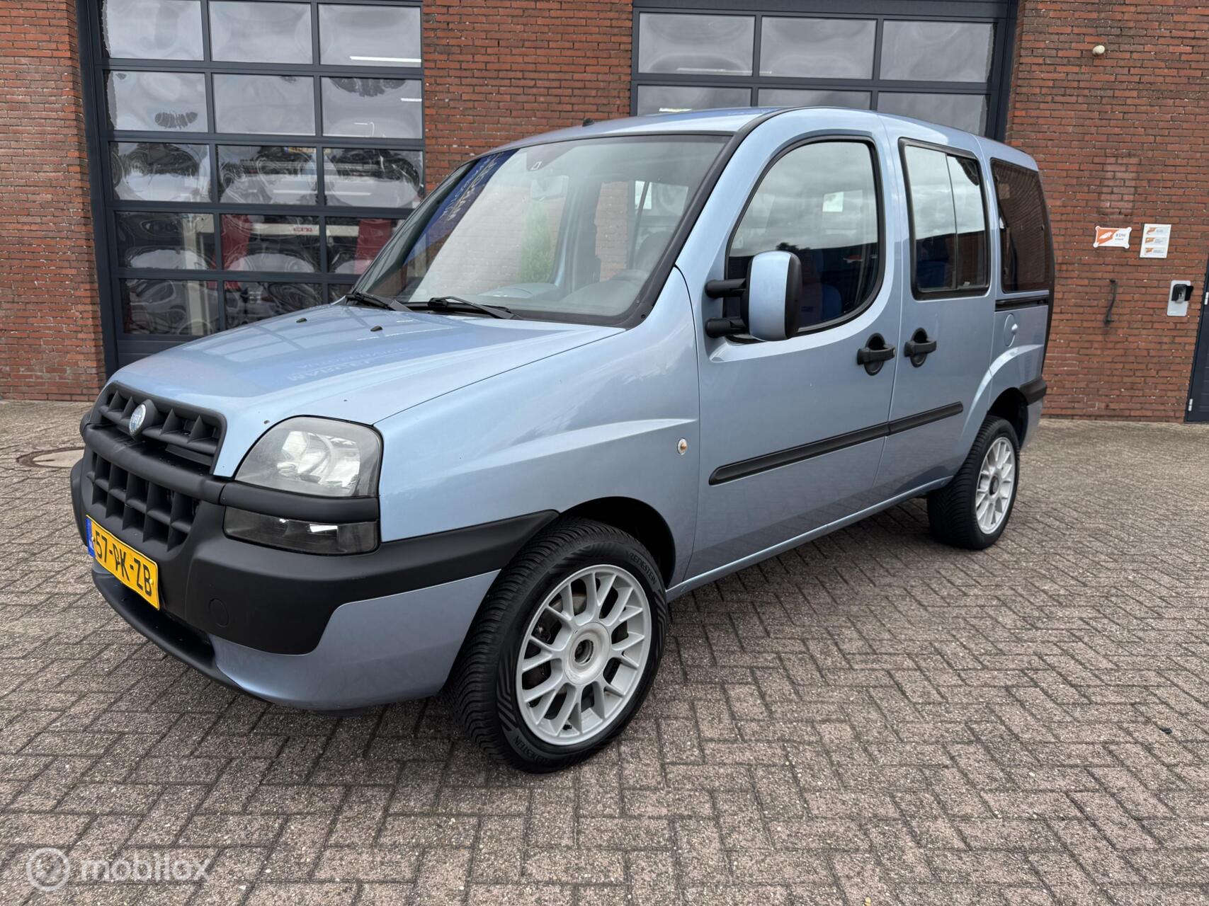 Fiat Fiat Doblo 1.6-16V Family 7-pers, airco, APK 2004 - voorkant