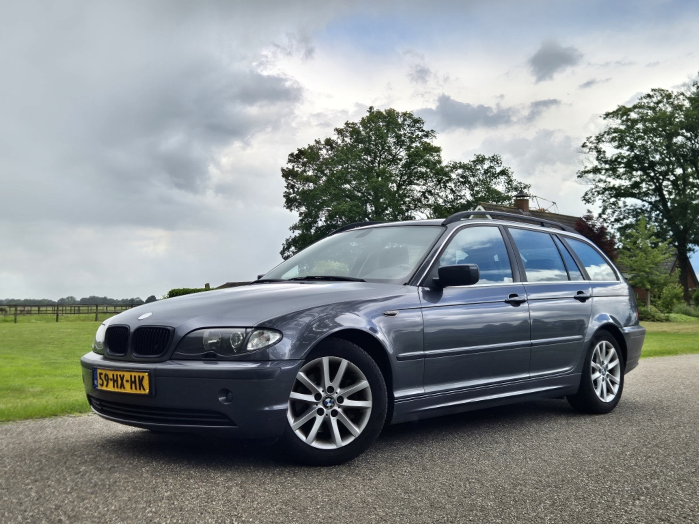 BMW 3er Reihe 320i Executive 2002 - voorkant
