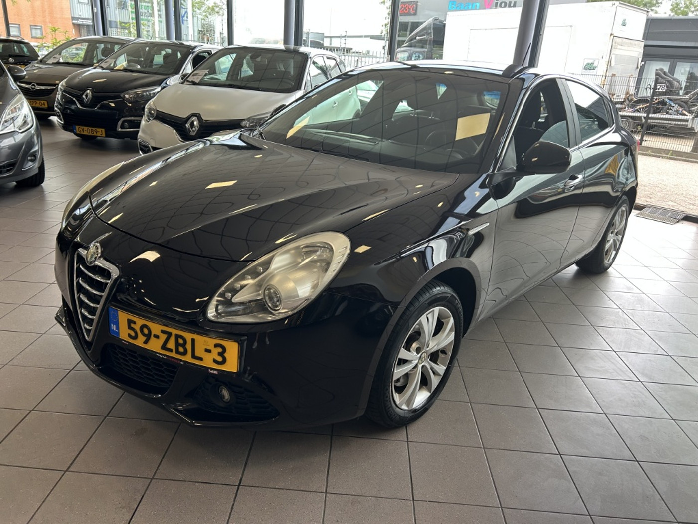Alfa Romeo Alfa Giulietta 1.4 T Distinctive AUTOMAAT NAVI NW APK BJ 2012 !!! 2012 - voorkant