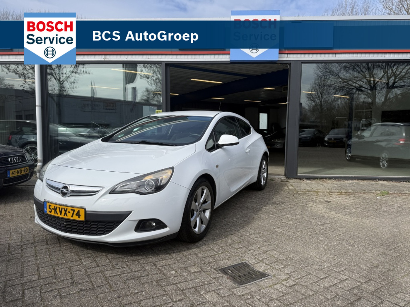 Opel Astra GTC 1.4 Turbo Sport 2012 - voorkant