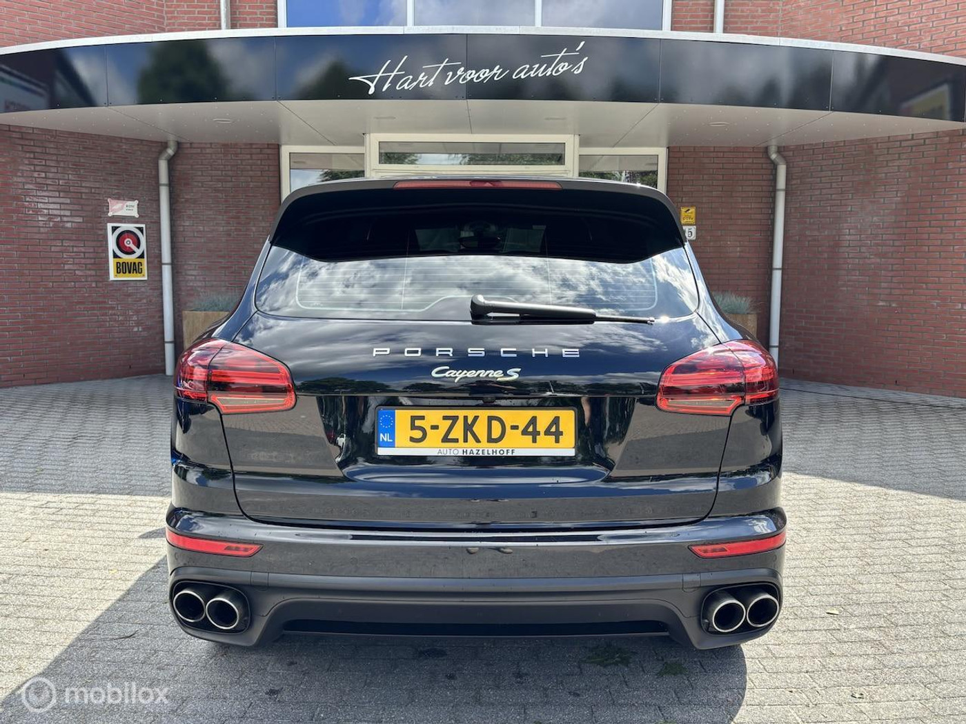Foto van Porsche Cayenne S E-hybrid