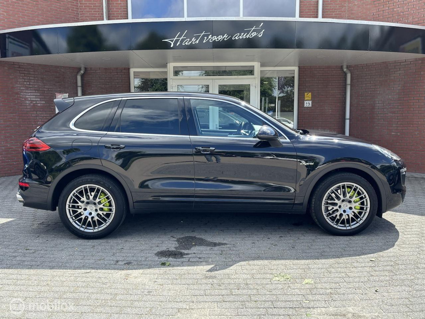 Foto van Porsche Cayenne S E-hybrid
