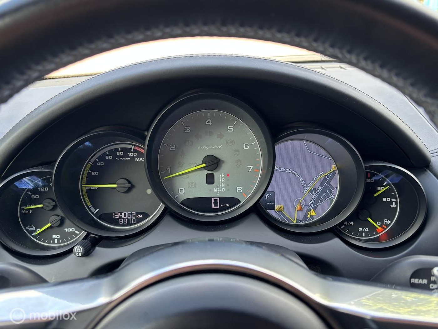 Foto van Porsche Cayenne S E-hybrid