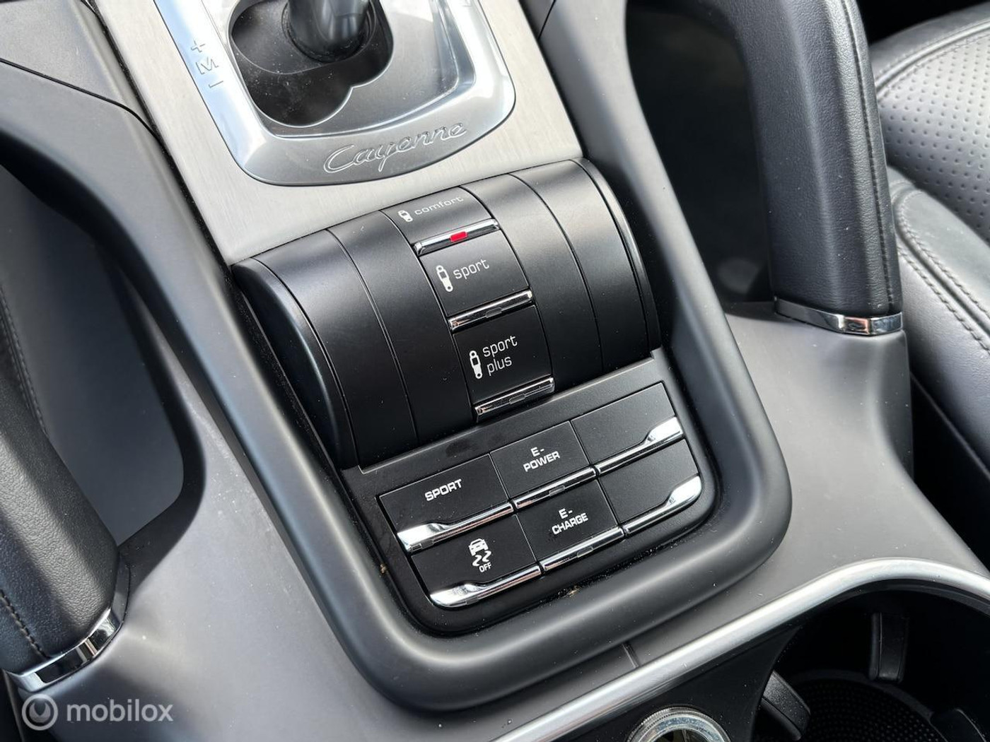 Foto van Porsche Cayenne S E-hybrid