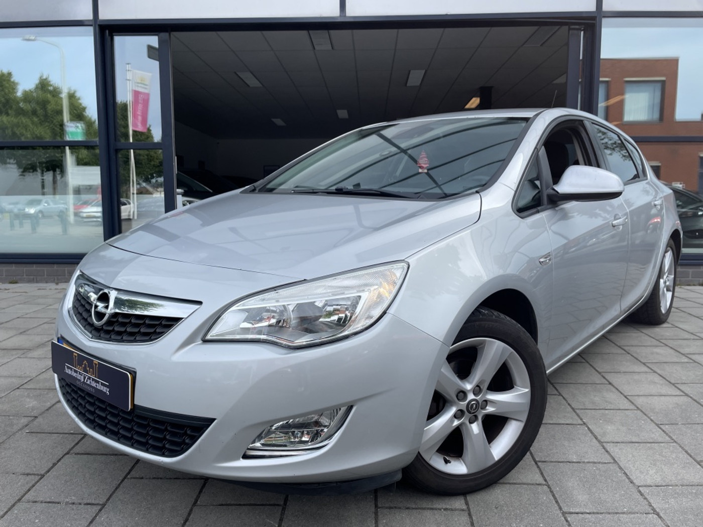 Opel Astra 1.4 Edition 2010 - voorkant