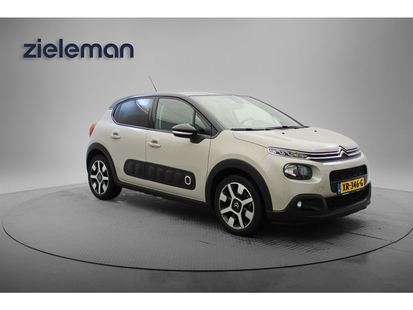 Citroen C3 1.2 PureTech Shine Automaat - Carplay, Navi, Cruise, Camera 2019 - voorkant