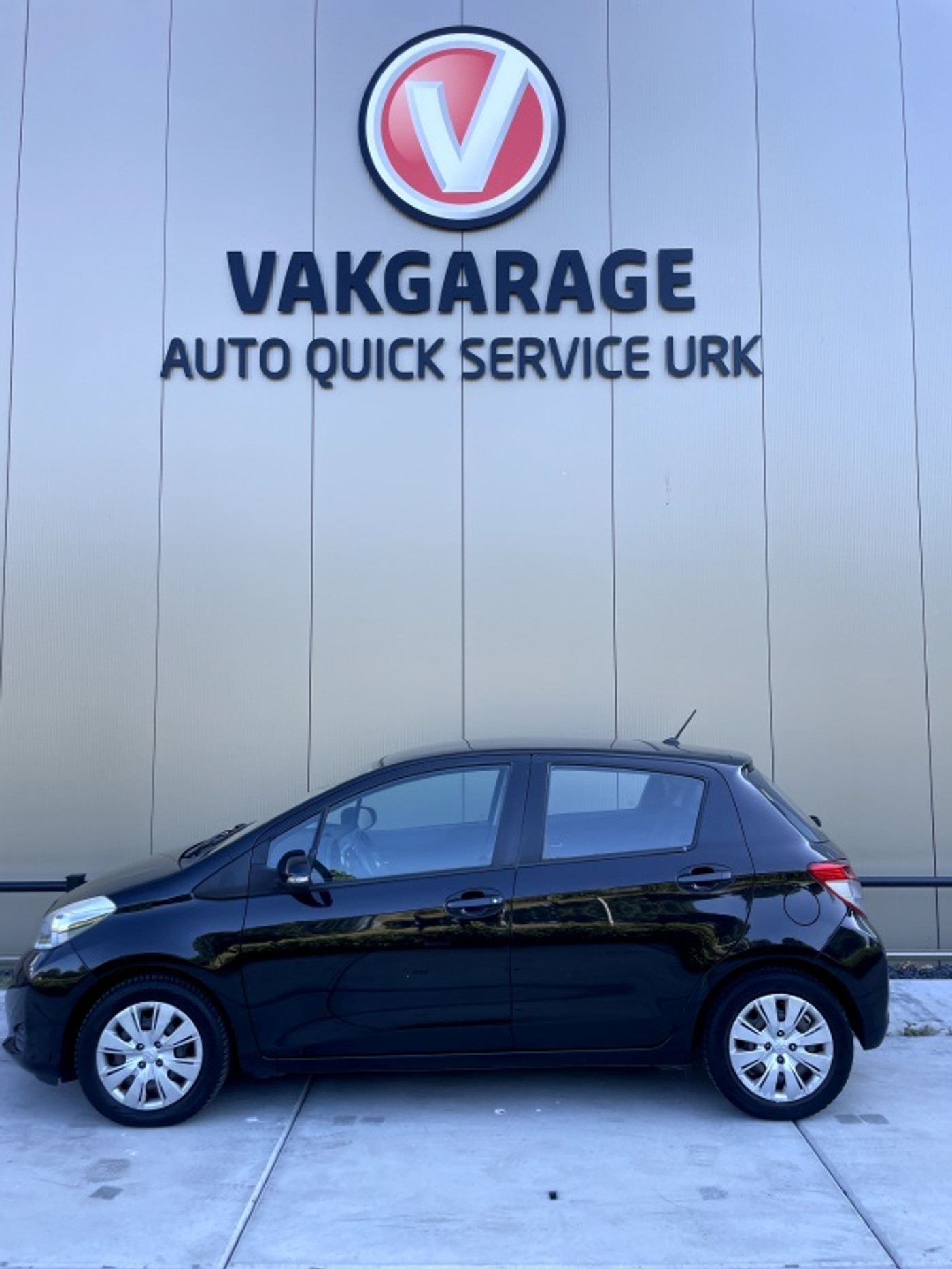 Toyota Toyota Yaris 1.3 VVT-i Aspiration 2012 - voorkant