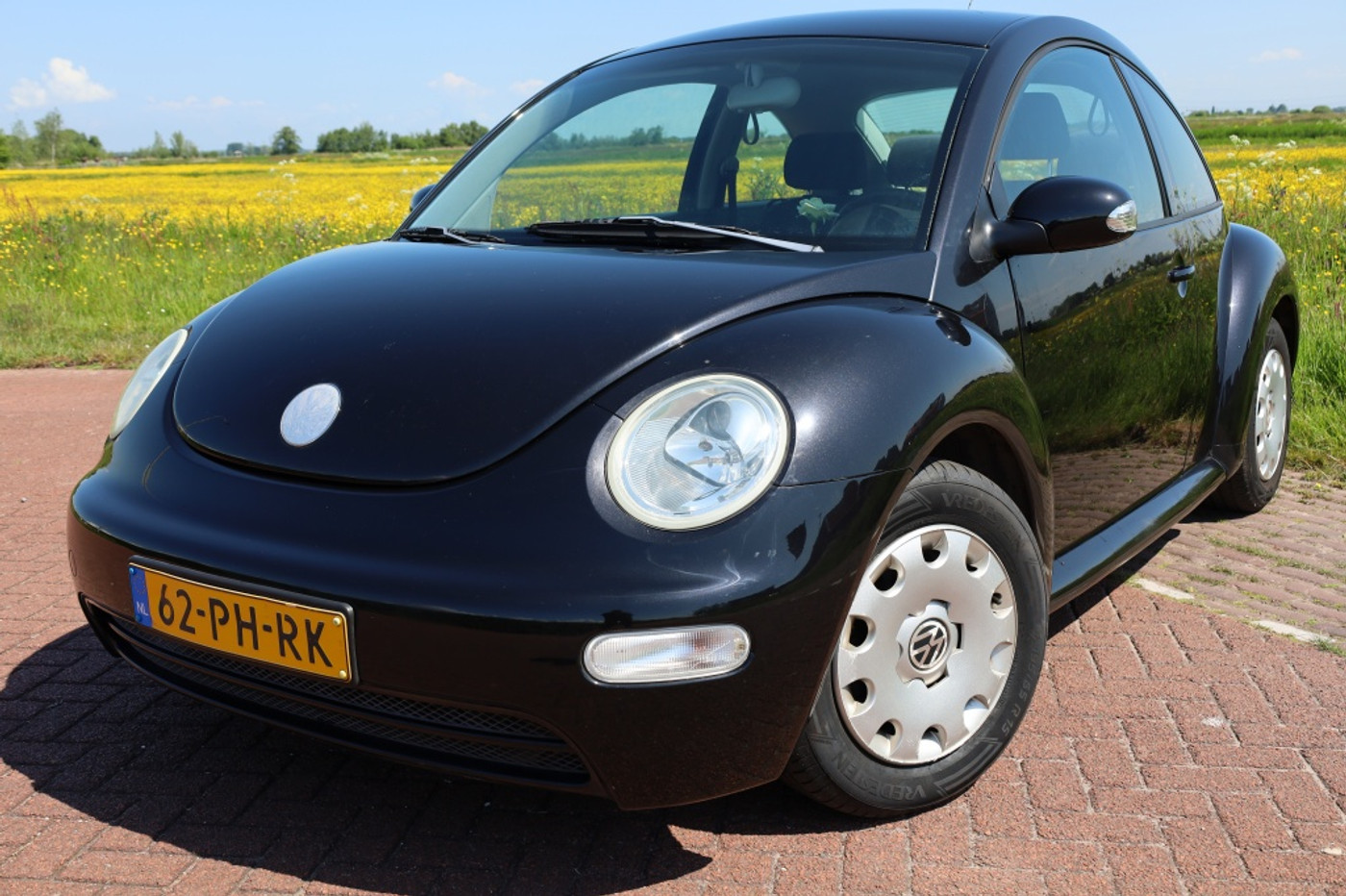 Volkswagen New Beetle 1.6 2004 - voorkant