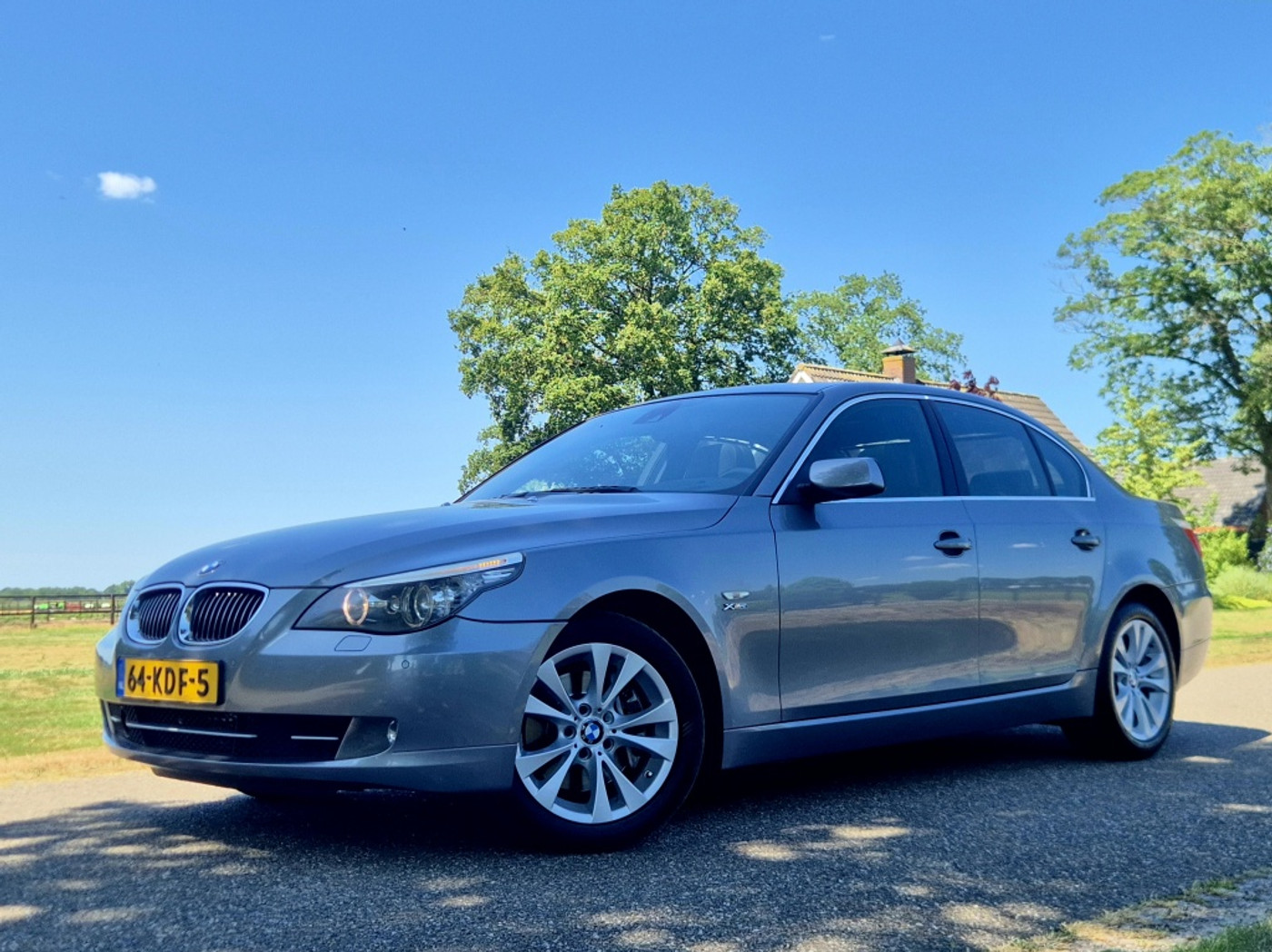 BMW 5er Reihe 530xi High Exe. Softclose, full option, apk 2008 - voorkant