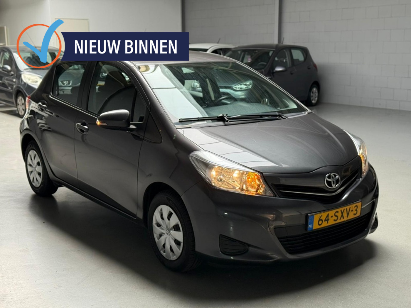 Toyota Toyota Yaris 1.0 VVT-i Aspiration 2012 - voorkant