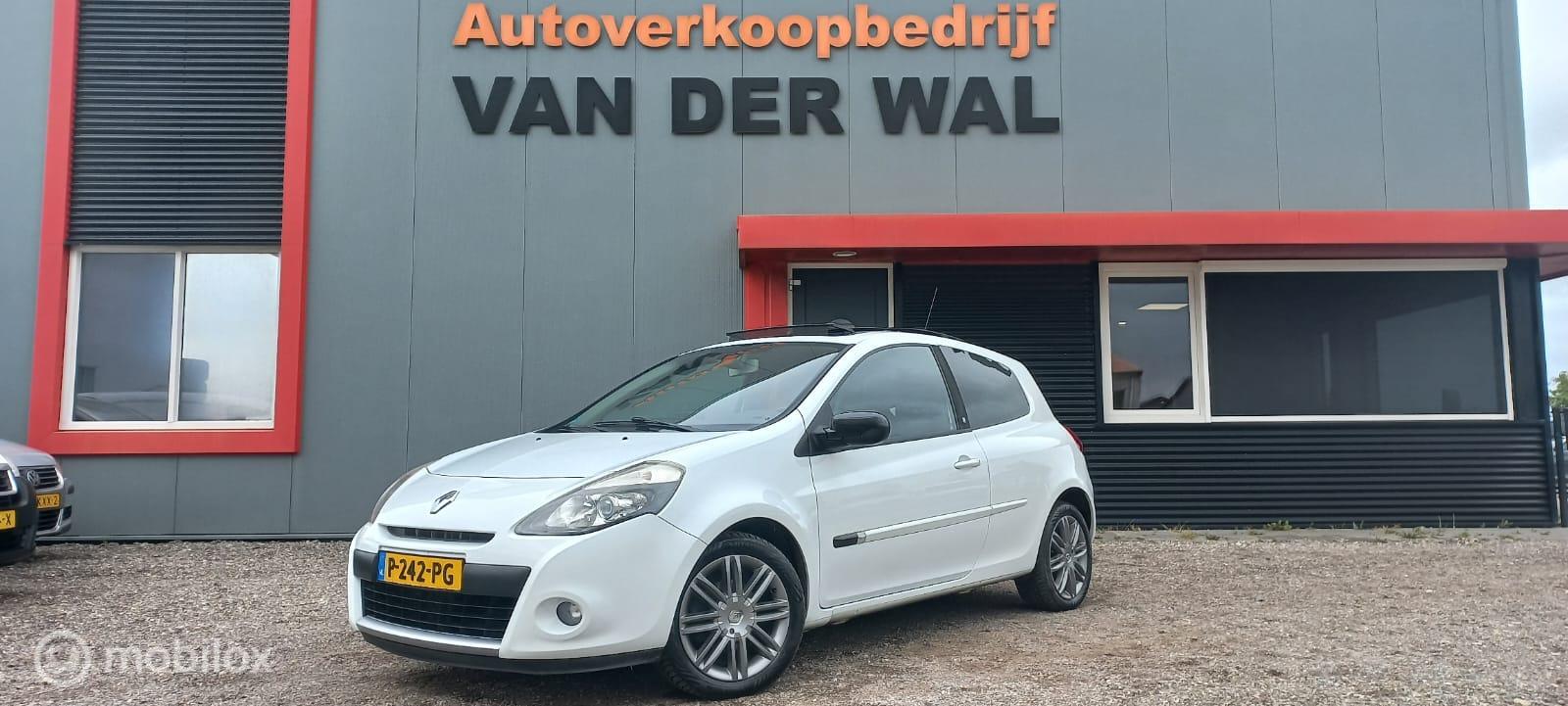 Renault Clio 1.2 Authentique/CLIMATECONTROL/PANORAMADAK 2011 - voorkant