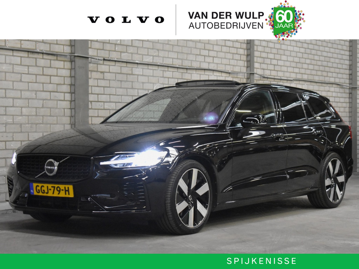 Volvo V60 T8 455pk AWD Ultra Dark | Trekhaak | 19'' | Harman/Kardon | Schu 2024 - voorkant