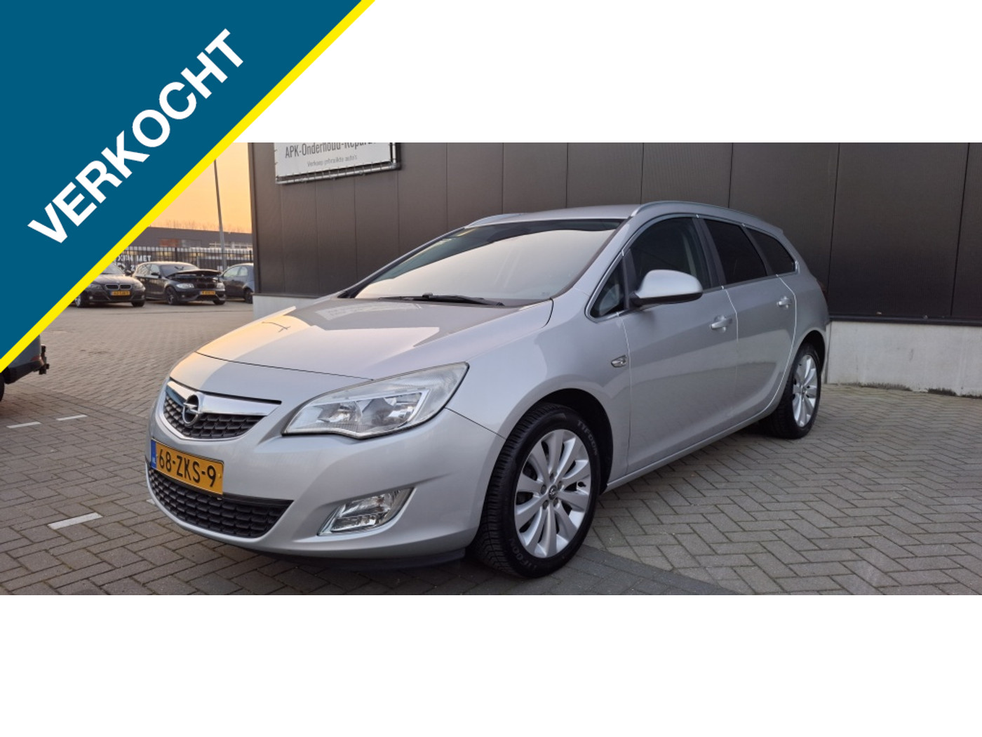 Opel Astra Sports Tourer 1.4 Turbo Sport 2012 - voorkant