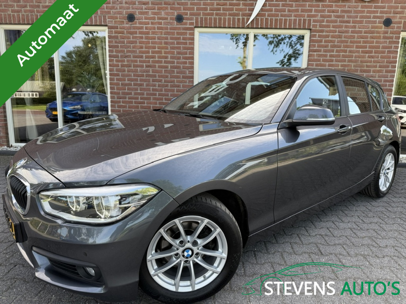 BMW 118i 118i Executive 136 PK AUTOMAAT / SPORTSTOELEN / NAVI / CLIMA / C 2019 - voorkant