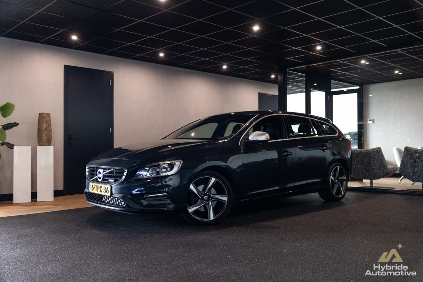 Volvo V60 1.6 T3 R-Design | Alcantara | PDC | Trekhaak | 2014 - voorkant