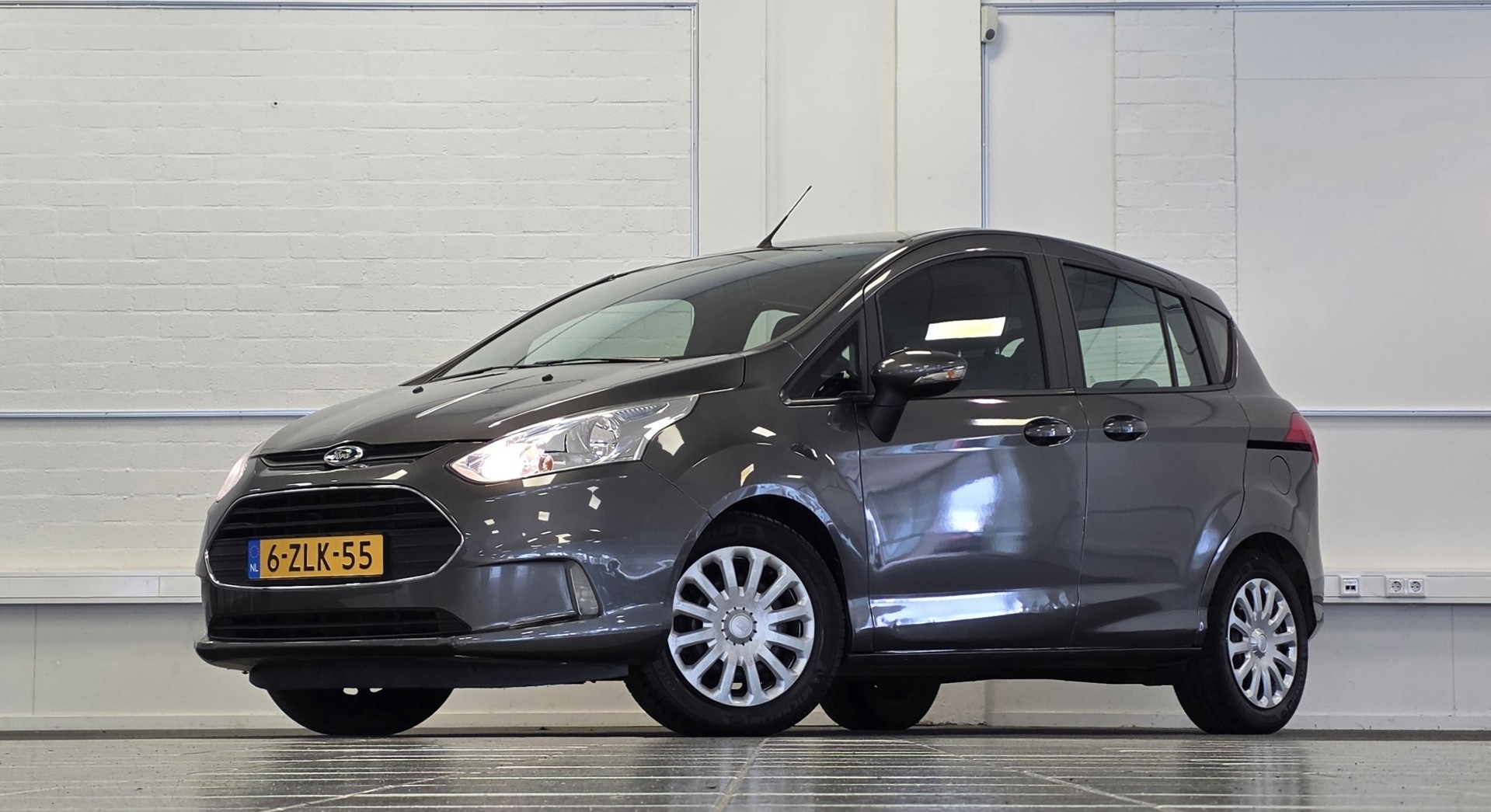 Ford B-max 1.6 TI-VCT Style Trekhaak 3e Eigenaar Nieuwe APK 2015 - voorkant