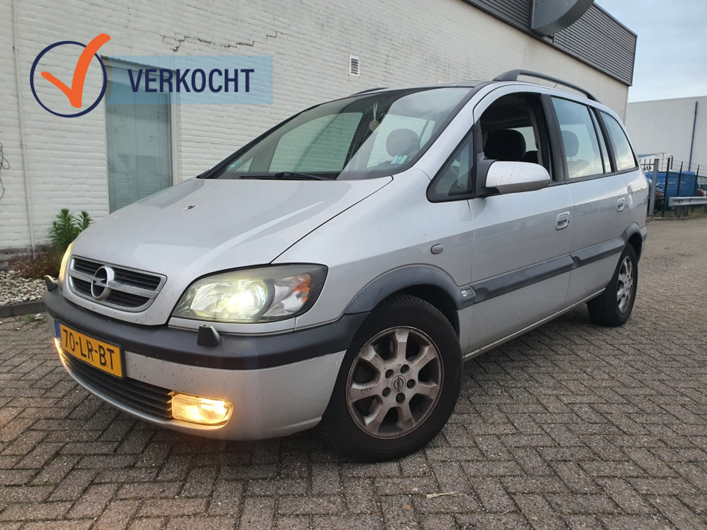 Opel Zafira 2.2-16V Elegance 2003 - voorkant