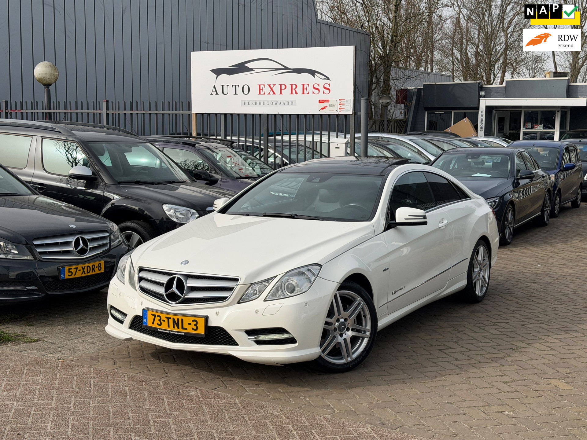 Mercedes-Benz E 200 Cgi 200 CGI Avantgarde Aut/Pano Dak/Leer/Cruise/Navi 2012 - voorkant