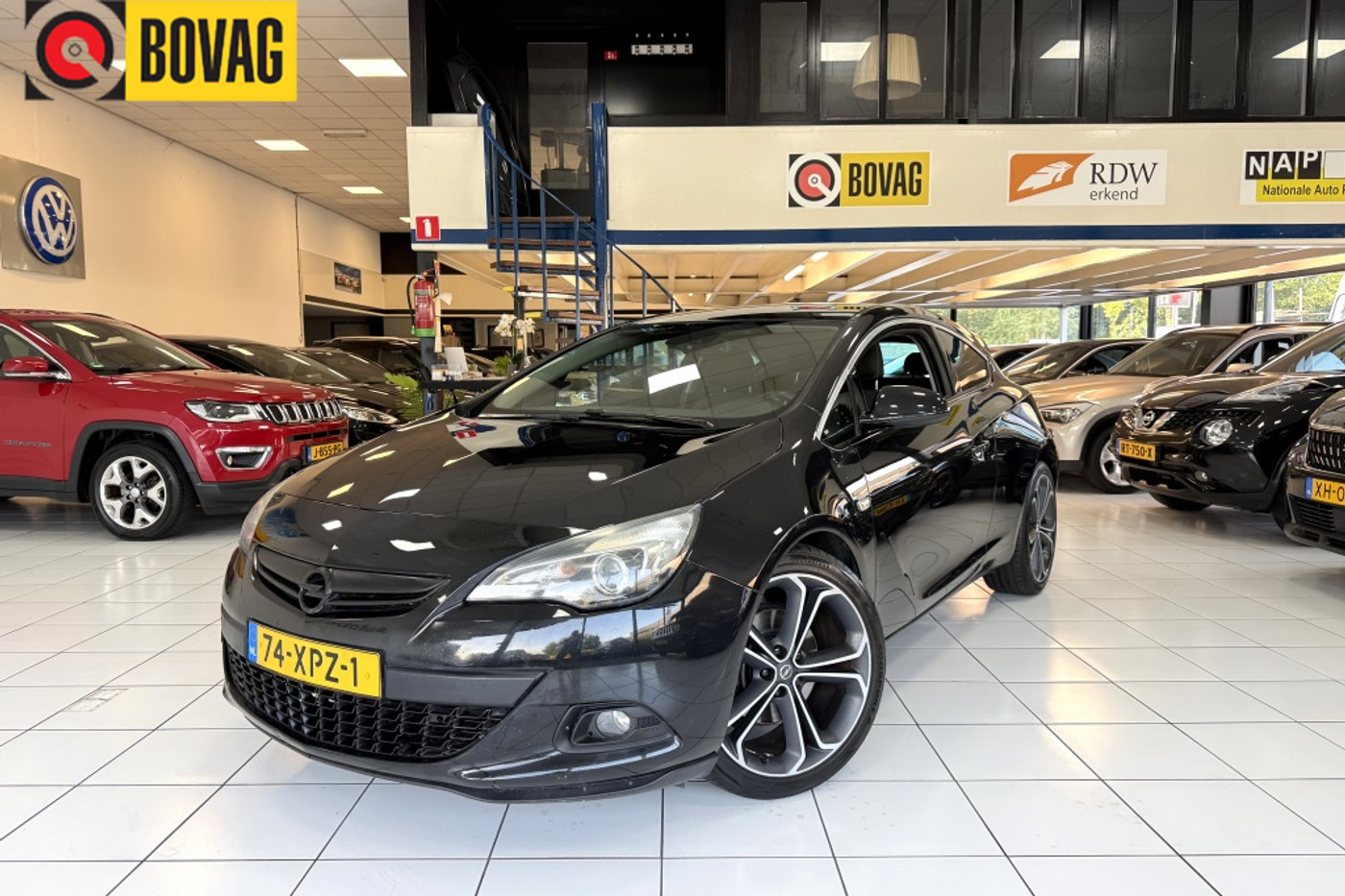 Opel Astra GTC 1.4 Turbo Sport 2012 - voorkant