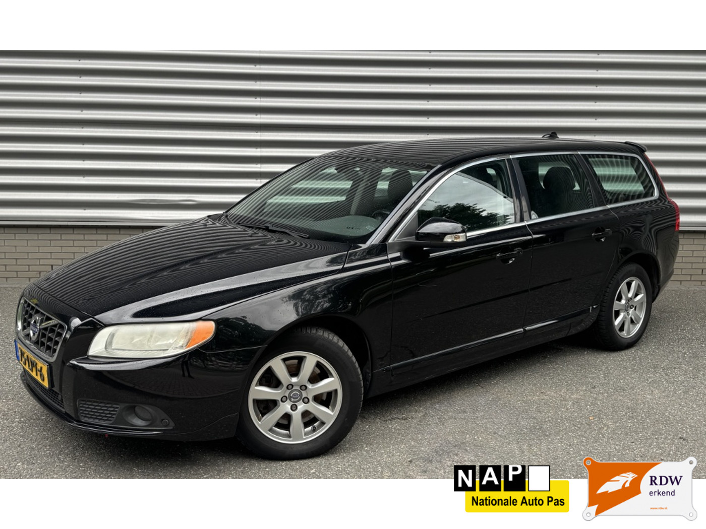 Volvo V70 2.0T Kinetic 2010 - voorkant