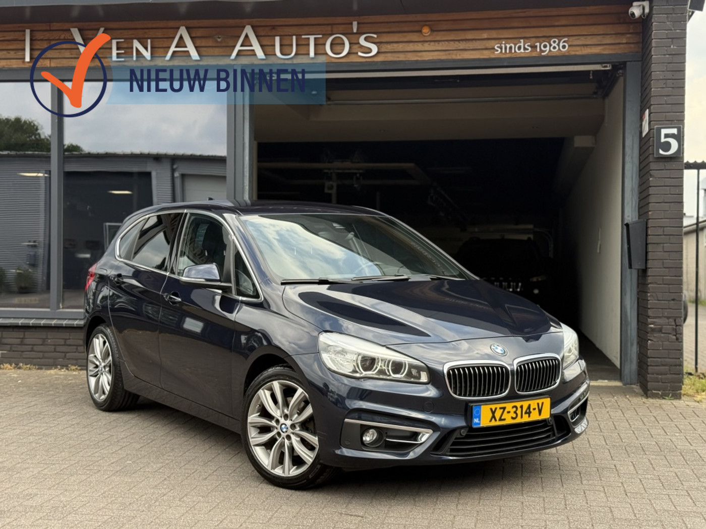 BMW 220i Active Tourer 220i High Exec. 2014 - voorkant