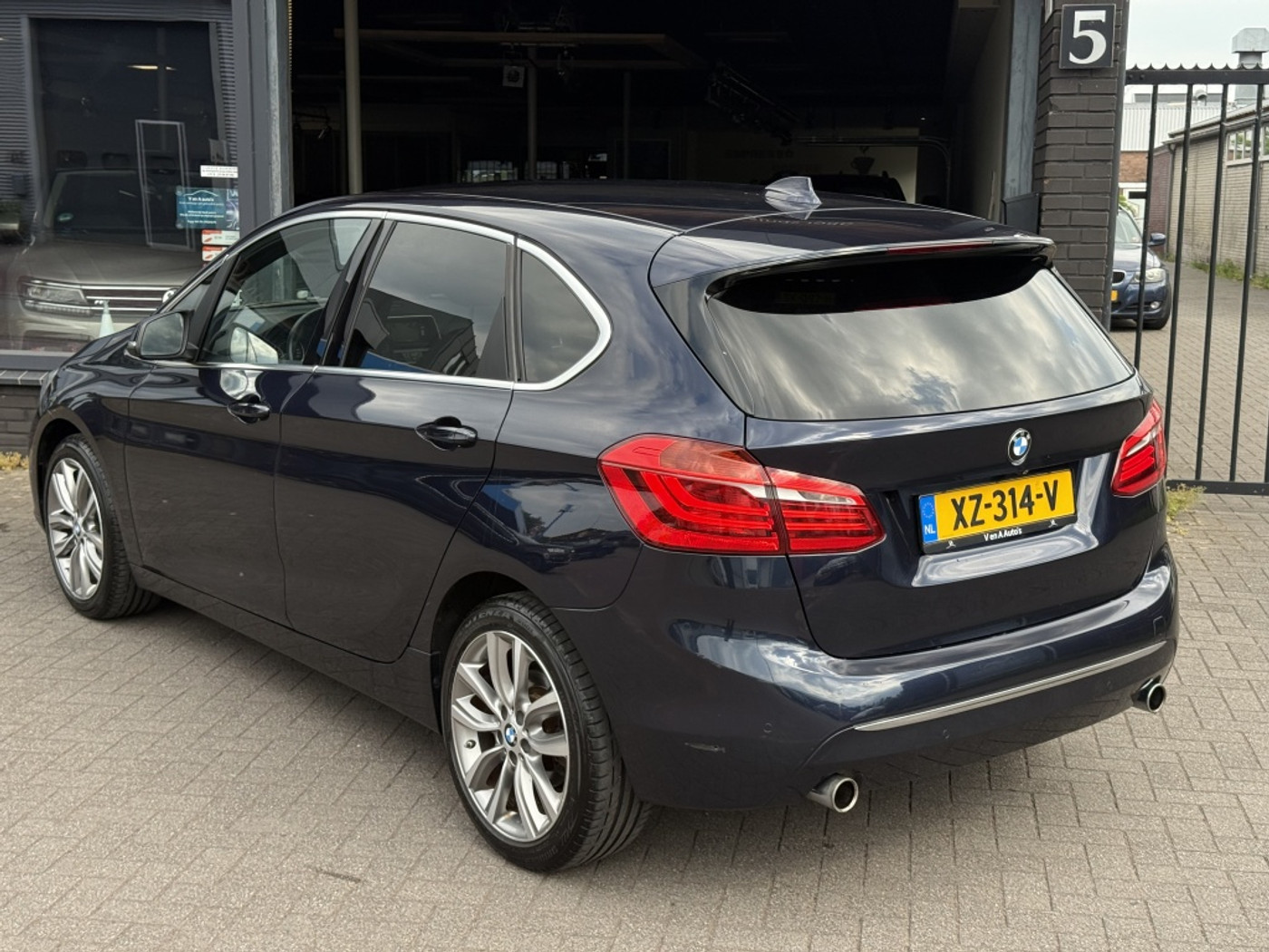 Foto van BMW 220i Active Tourer