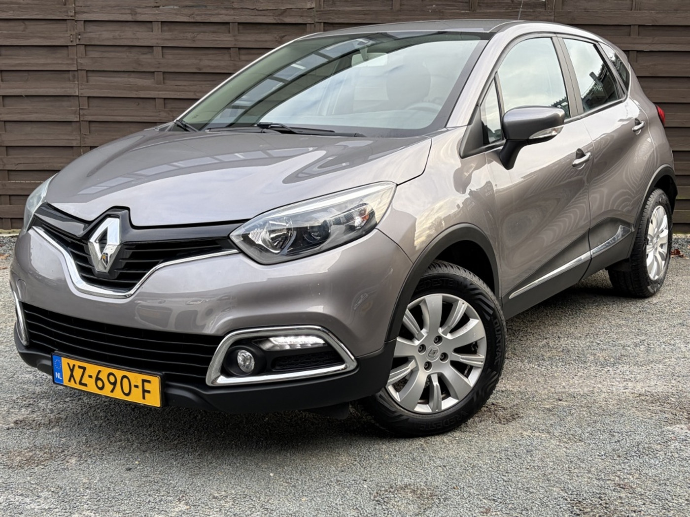 Renault Captur 0.9 TCe Dynamique / Airco / Cruise / LED / PDC 2015 - voorkant