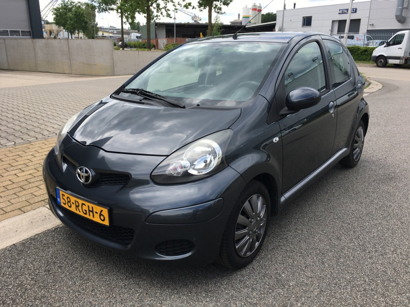 Toyota Toyota Aygo 1.0-12V Comfort Nav. 2011 - voorkant