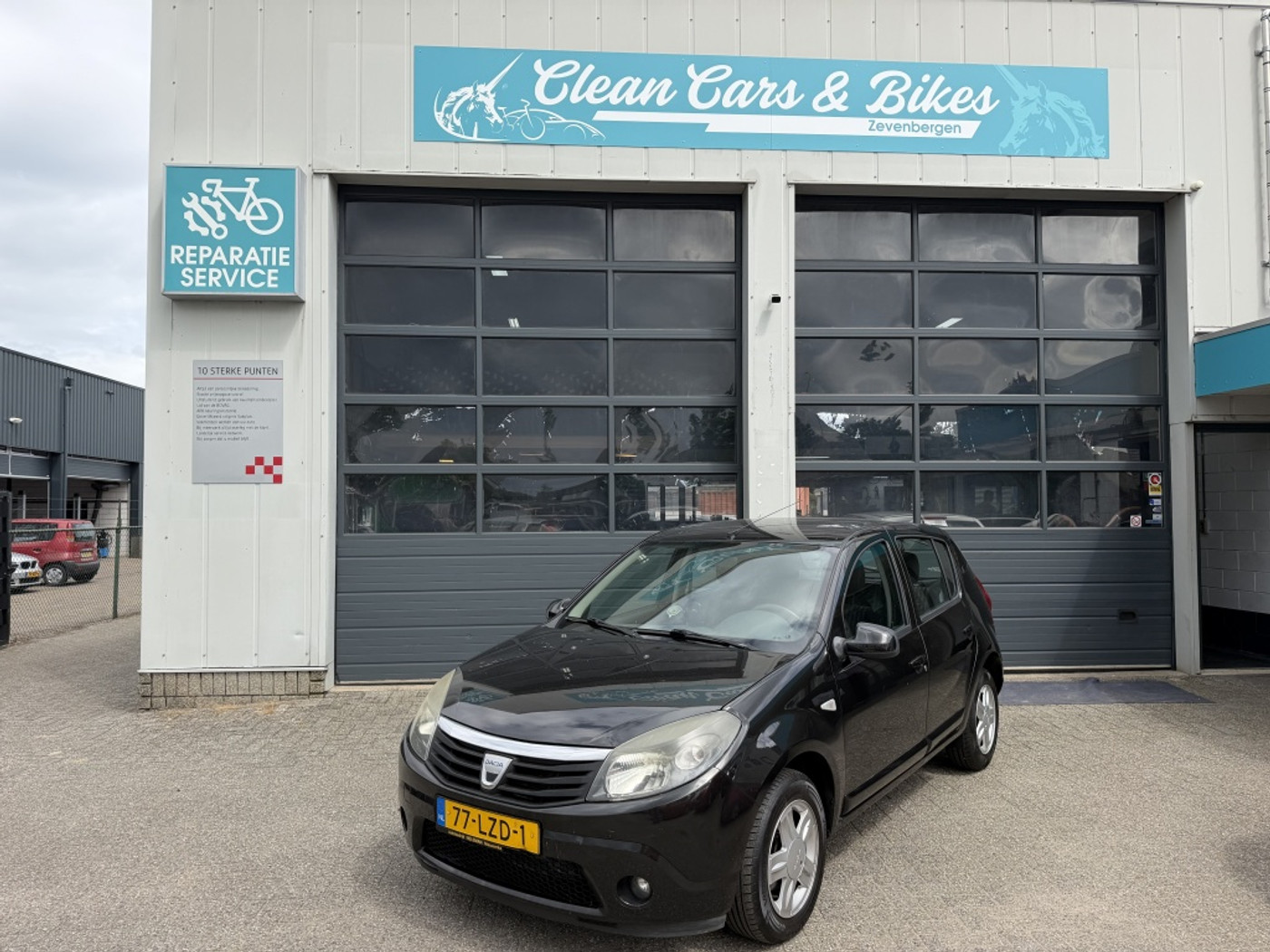 Dacia Sandero 1.2 Blackline 2010 - voorkant