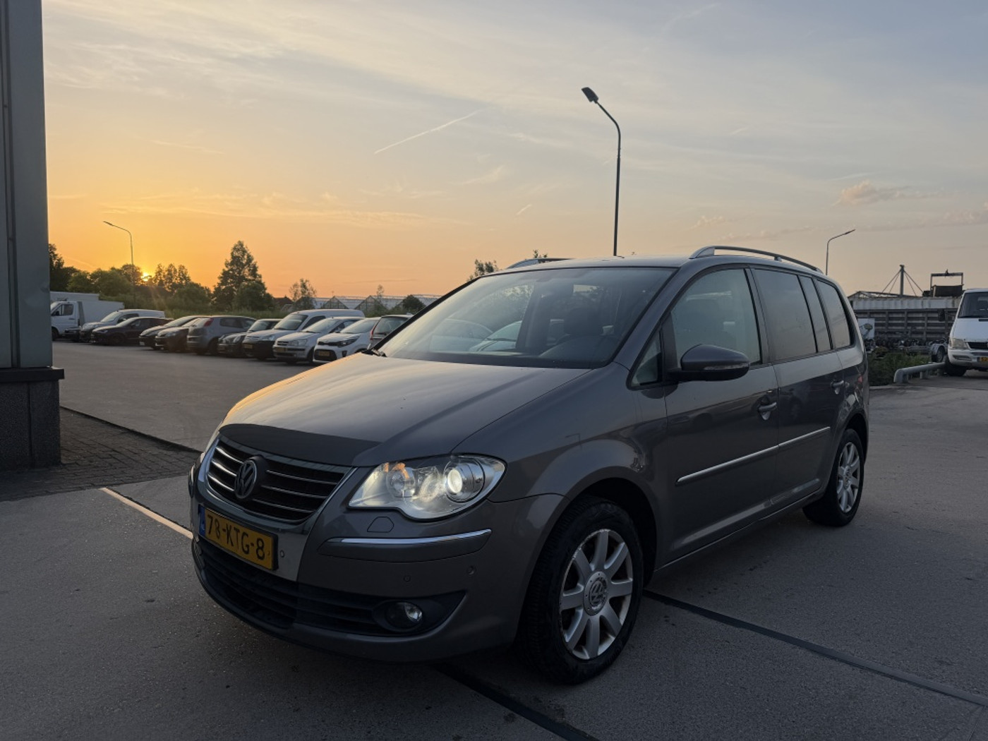 Volkswagen Touran 1.4 TSI Highline AUTOMAAT XENON AIRCO 2010 - voorkant