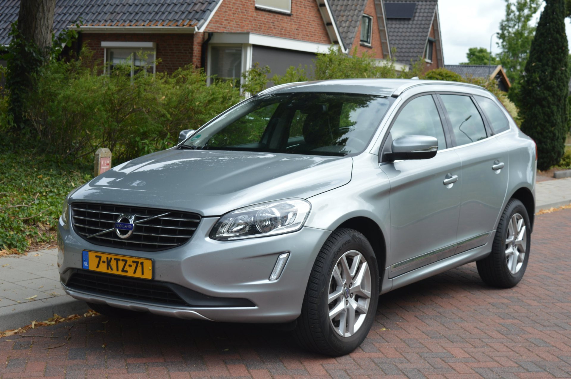 Volvo Xc60 2.0 T5 FWD Summum ORG NL/NAP 2013 - voorkant
