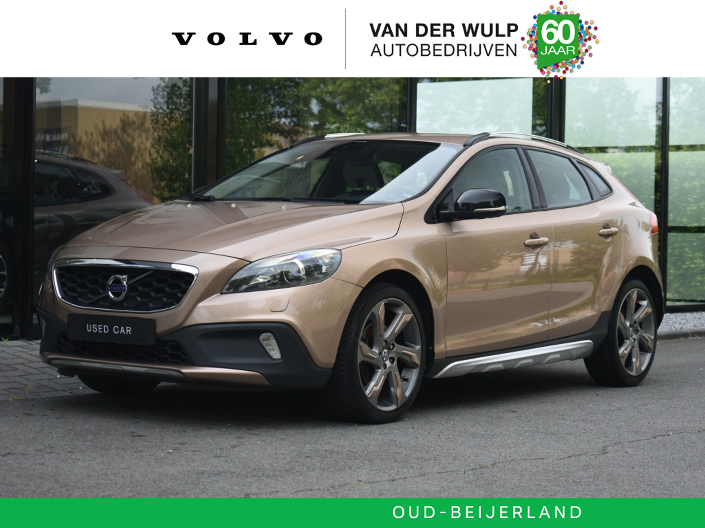 Volvo V40 Cross Country T4 180pk AUT. Summum | Stoelverwarming | Camera | Trekhaak 2013 - voorkant