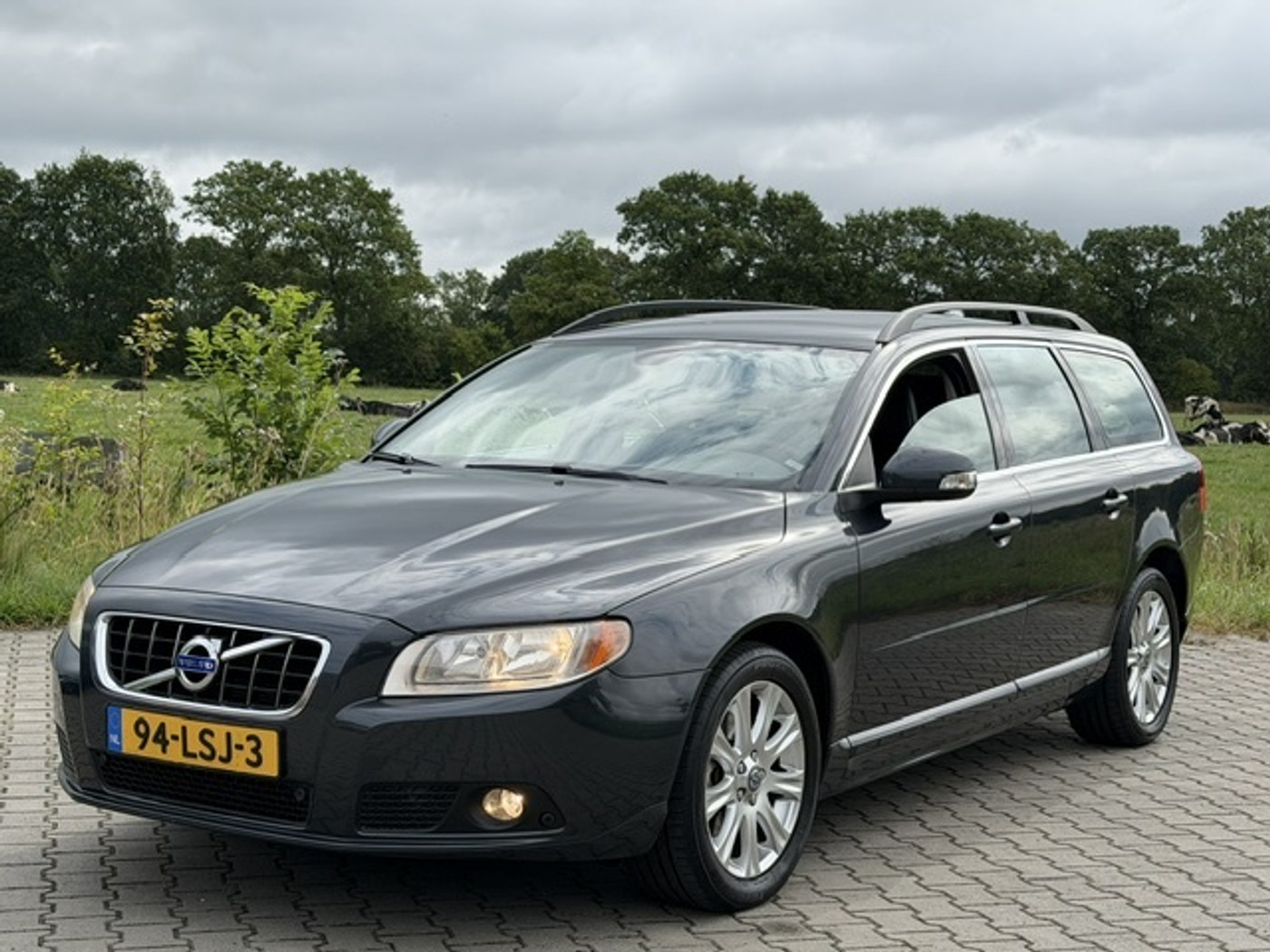 Volvo V70 2.0T 203PK 6-2010 LEDER STL VERW RIJDT PERF 2010 - voorkant