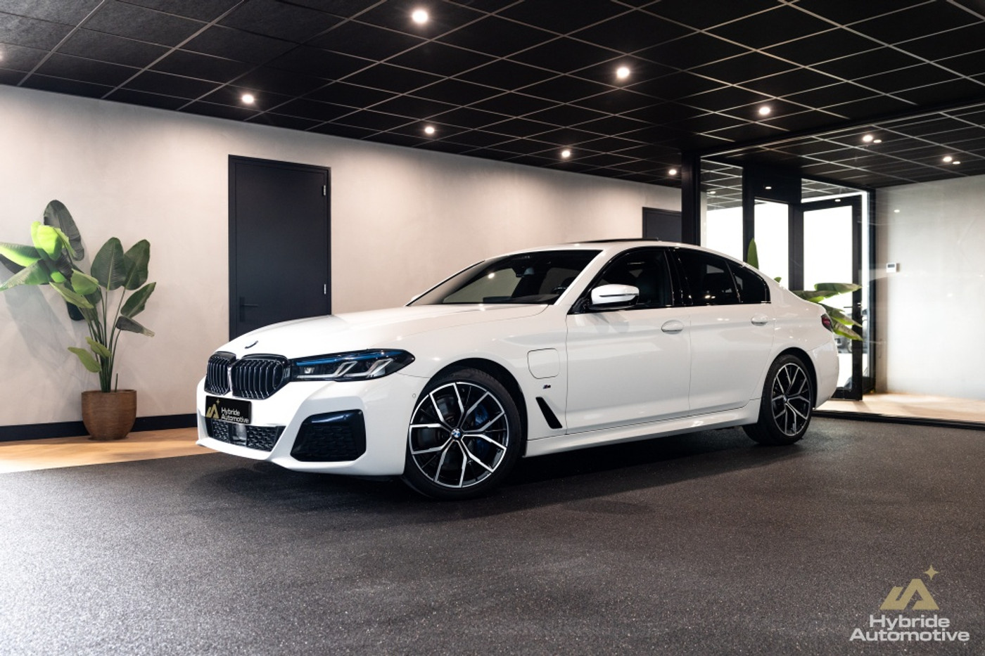 BMW 545e xDrive 545e xD High Ex. Ed. | HuD | H&K | Open Dak | Trekhaak | 2020 - voorkant