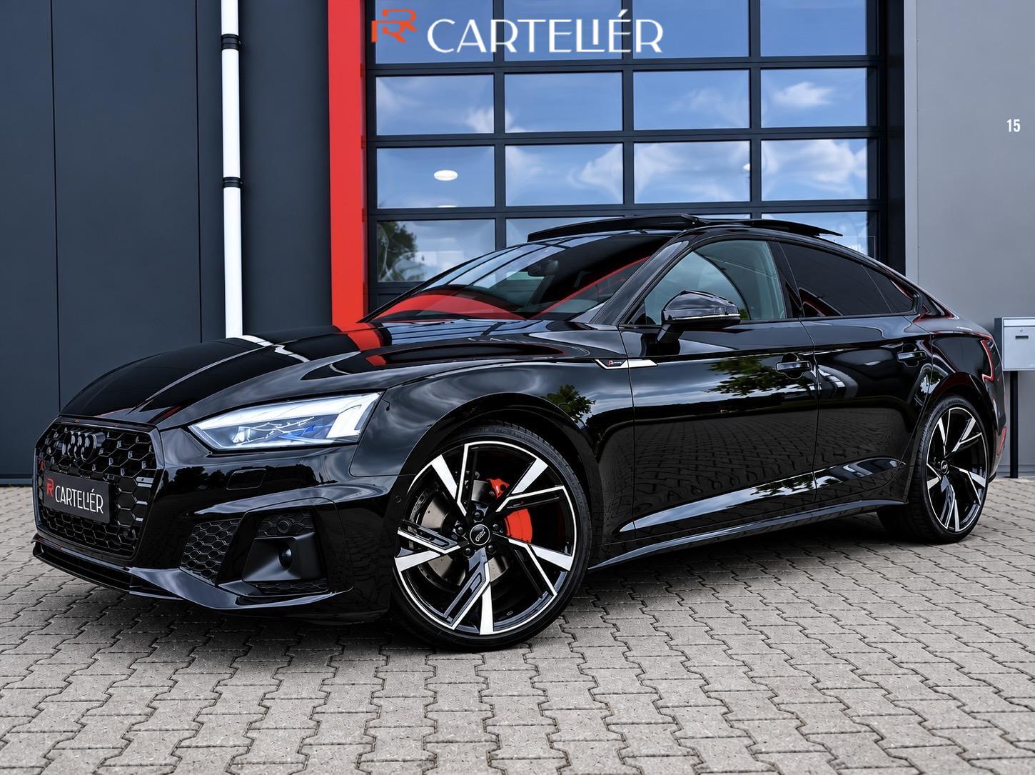 Audi A5 Sportback 40 TFSI S-Line Quattro Competition 204 PK | Pano | Leder | B&O | ACC | Matrix Laser Led | Head-Up | Digital Dash | Camera | Ambient+ | Carplay | Trekhaak | Stoelverwarming Voor & Achter | Stuurwielverwarming | Keyless | Dodehoek detectie 2021 - voorkant