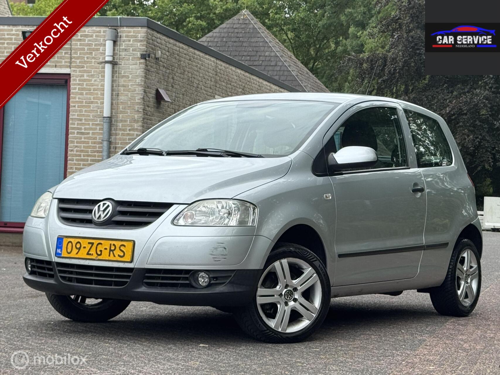 Volkswagen Fox 1.2 Trendline/LMV/AC/LMV/TREKHAAK/NAP/APK/OH 2008 - voorkant
