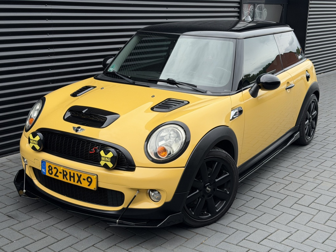 Mini Mini Cooper S 1.6 Cooper S| GEEL| JWC| 17"| GP LOOK| GECHIPT| UNIEK 2007 - voorkant