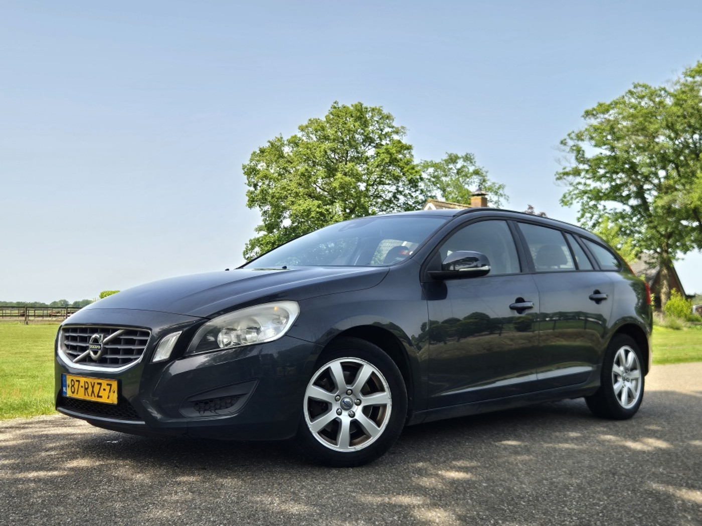 Volvo V60 1.6 T3 Kinetic 2011 - voorkant