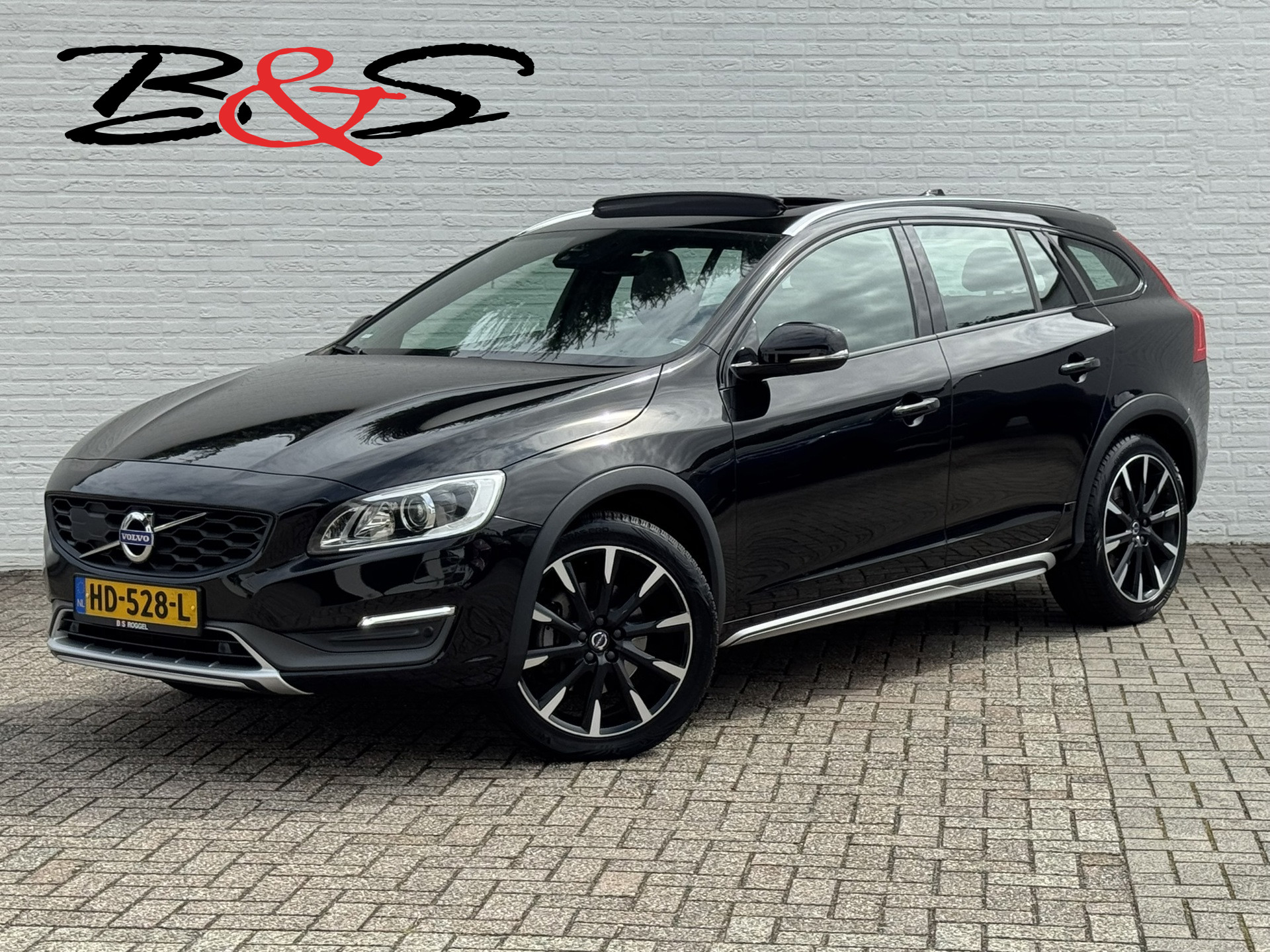 Volvo V60 Cross Country 2.0 T5 Summum Automaat Trekhaak Clima Lederenbekl. Stoel/Stuurverwarming Cruisecontrol 2015 - voorkant