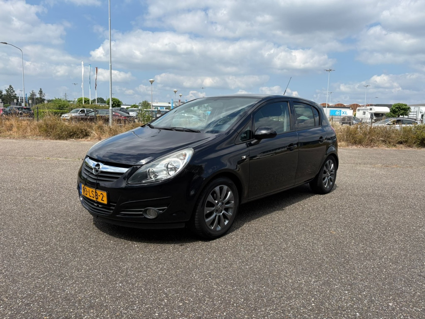 Opel Corsa 1.2-16V '111' Edition 2010 - voorkant