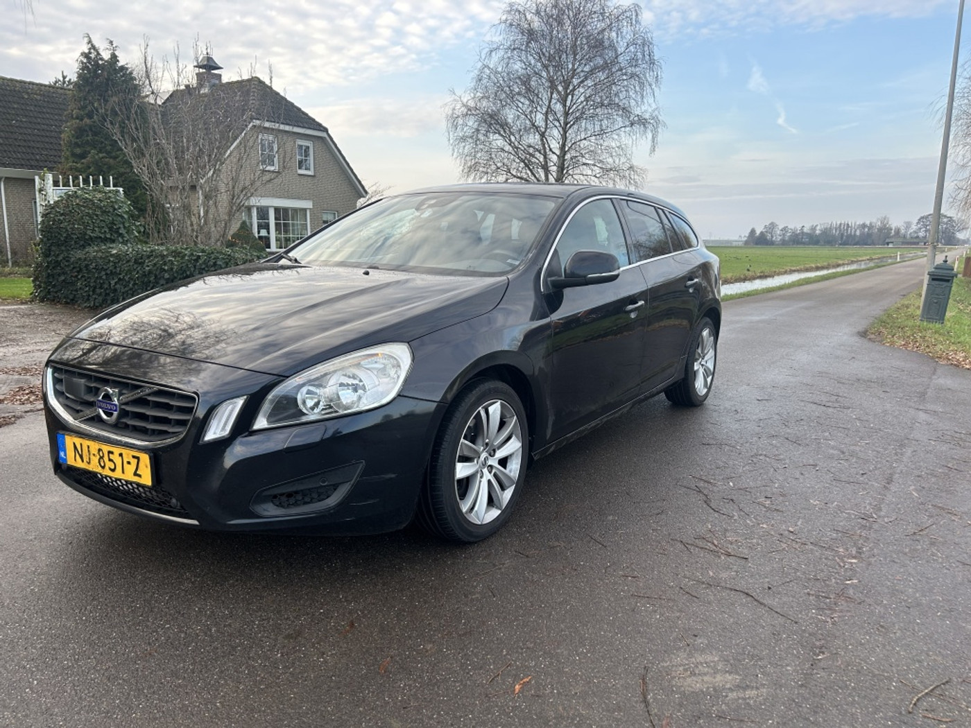 Volvo V60 2.4 D5 AUT R-Design PDC 215PK 2012 - voorkant