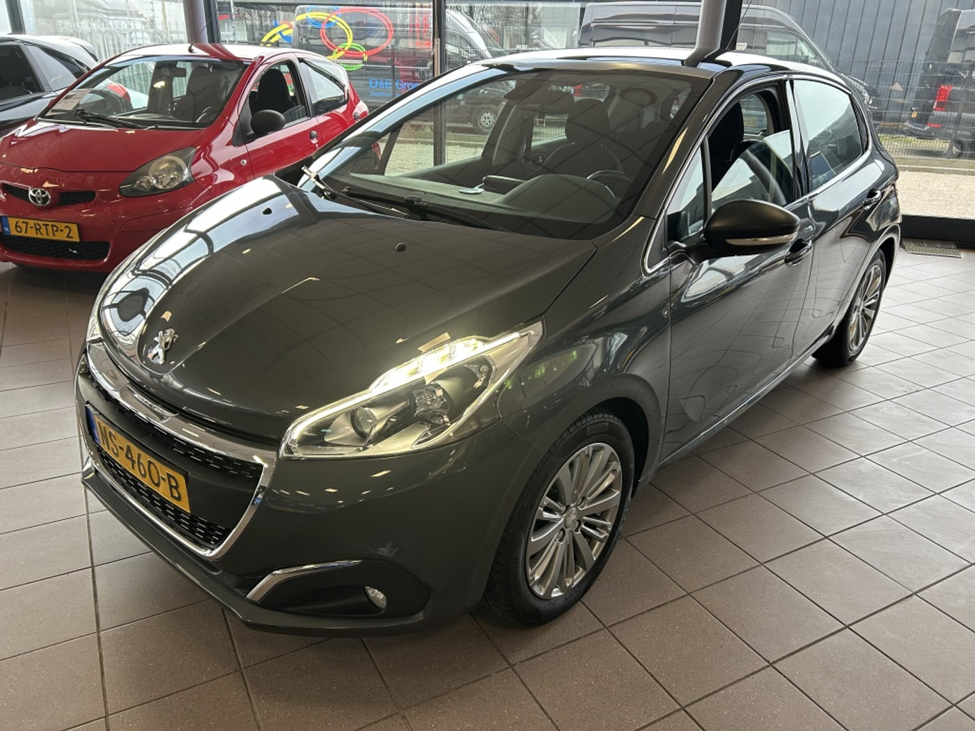 Peugeot 208 1.2 PureTech Allure 2017 - voorkant