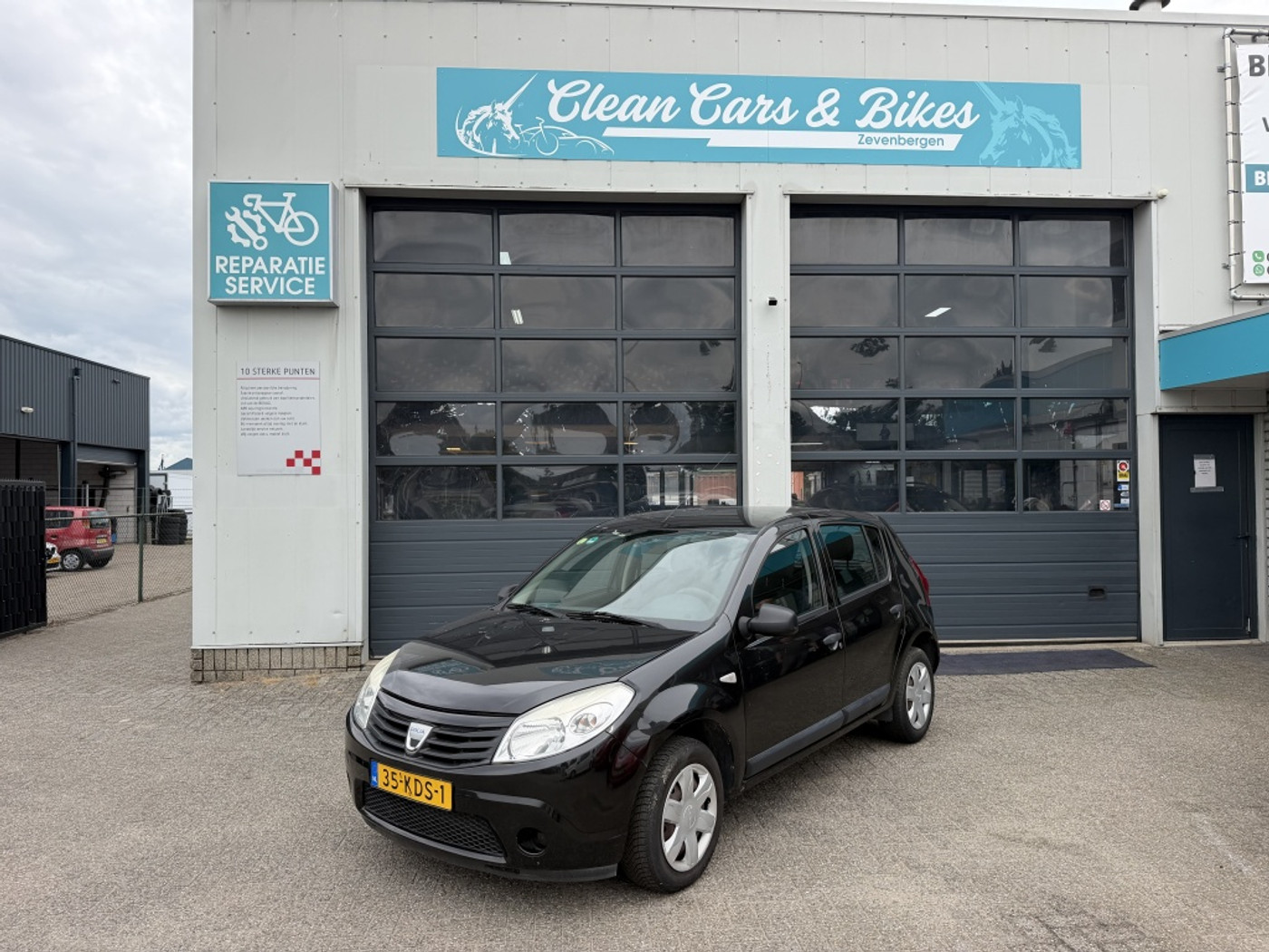 Dacia Sandero 1.2 Ambiance 2009 - voorkant